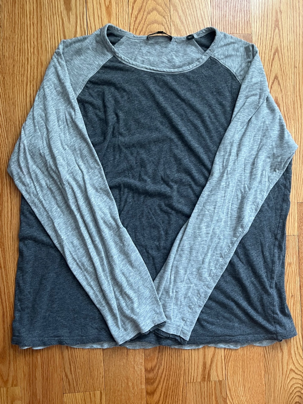 Vince Men’s Grey and Black Raglan Cotton Shirt